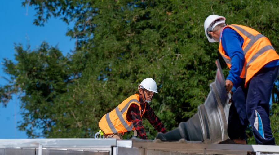 Professional gutter cleaning in Ilwaco, WA